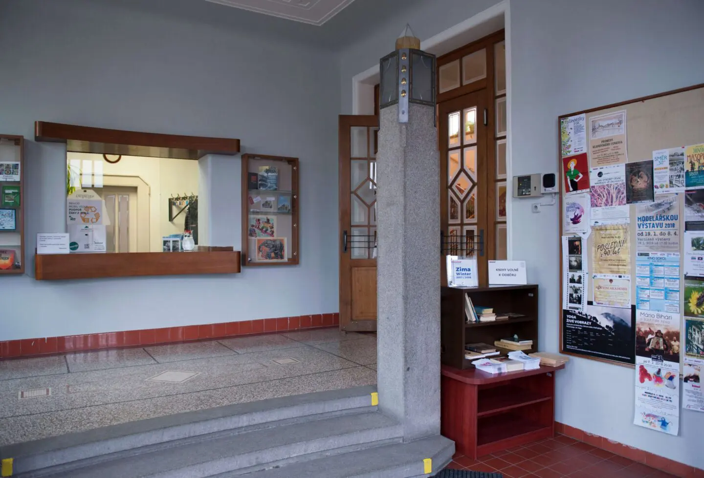 Středočeská knihovna – 1. patro – přízemí budovy